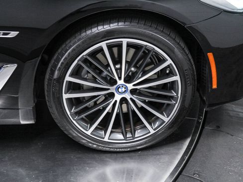 Certified 2023 BMW 530e w/ Convenience Package image 9