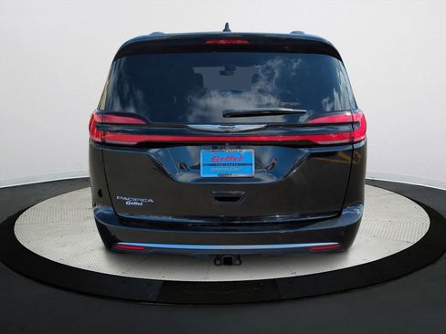Used 2022 Chrysler Pacifica Pinnacle image 4