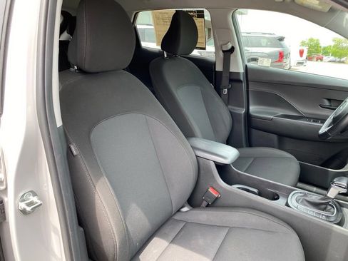 Used 2025 Hyundai Kona SEL FWD image 30