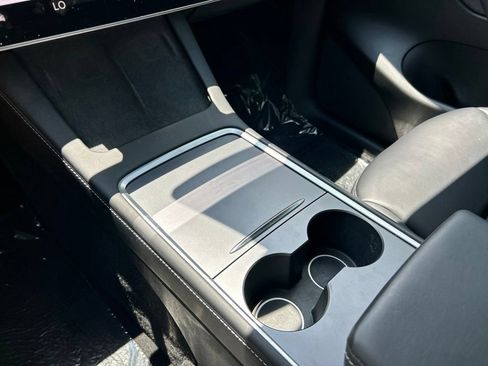 Used 2022 Tesla Model Y Long Range AWD/4WD image 27