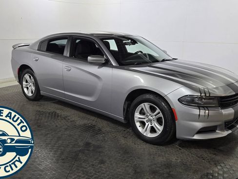 Used 2018 Dodge Charger SXT RWD image 15
