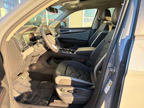 Certified 2025 Volkswagen Atlas Peak Edition SE image 11