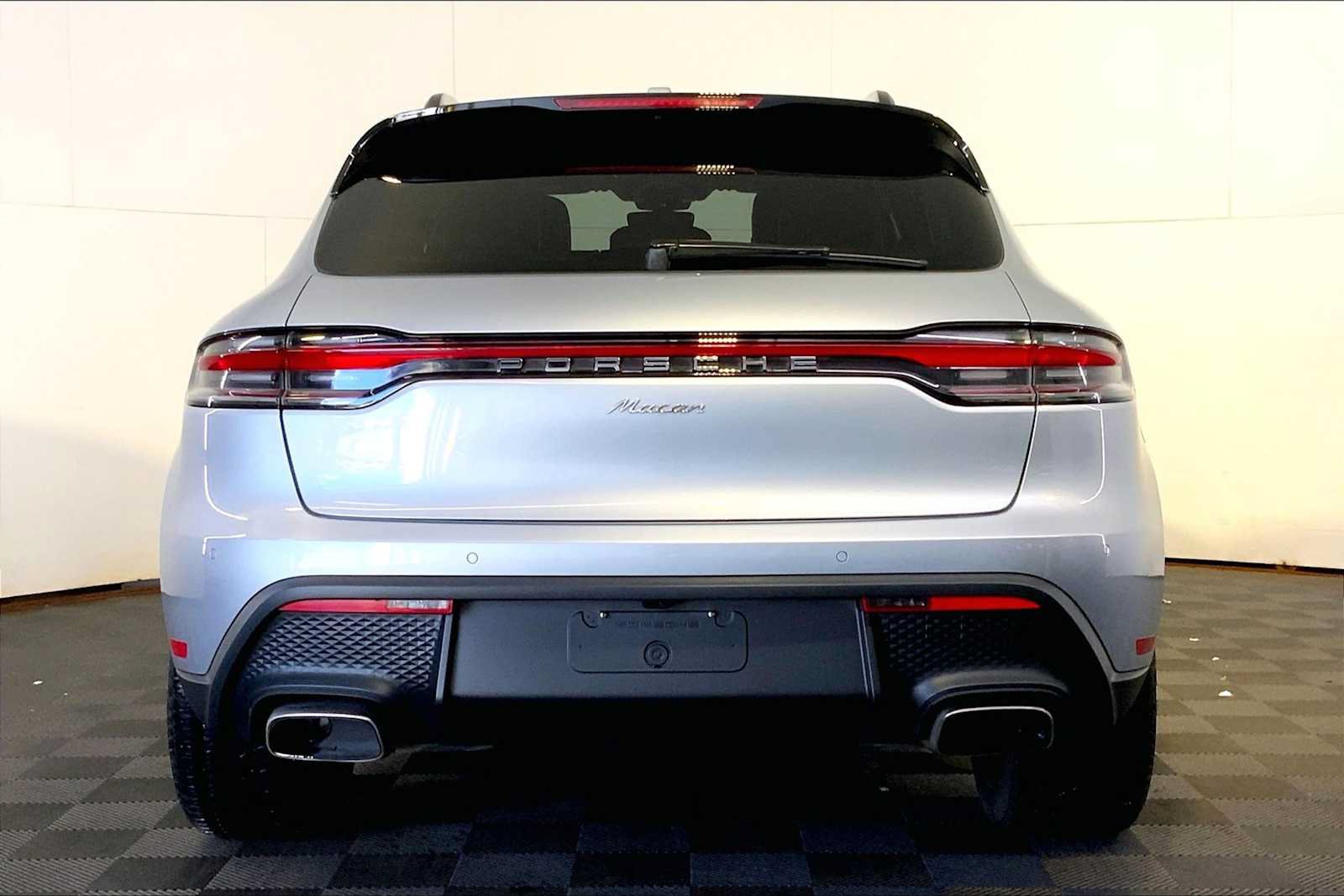 Certified 2023 Porsche Macan AWD/4WD image 6