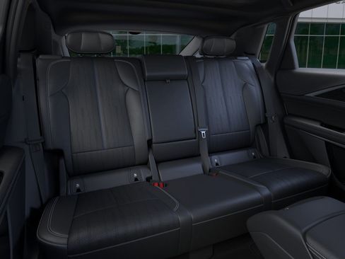 Used 2025 Cadillac Lyriq Luxury AWD/4WD image 17