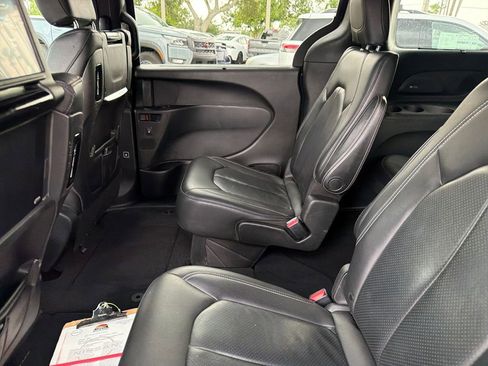 Used 2020 Chrysler Pacifica Touring-L Plus w/ Advanced Safetytec Group FWD image 30
