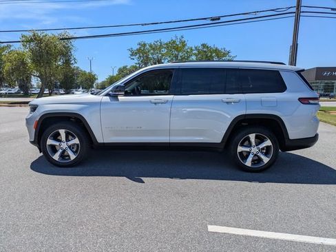 Used 2022 Jeep Grand Cherokee L Limited RWD image 8
