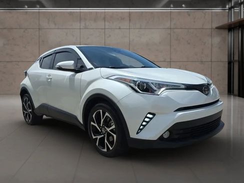 Used 2018 Toyota C-HR XLE FWD image 3