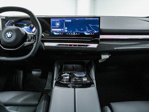 New 2026 BMW i5 eDrive40 image 13