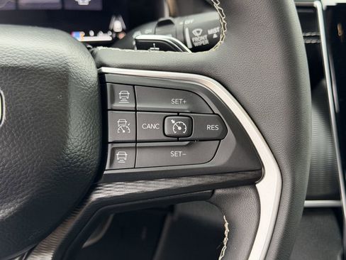 Used 2025 Jeep Grand Cherokee Altitude AWD/4WD image 23