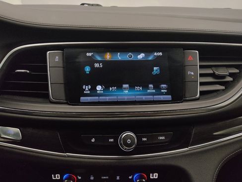 Used 2018 Buick Enclave Essence FWD image 25