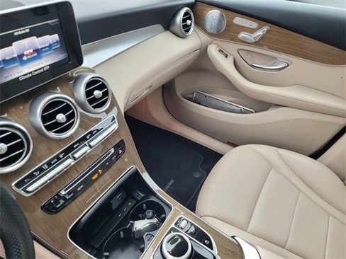 Used 2019 Mercedes-Benz GLC 300 4MATIC image 13
