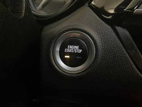 Used 2019 Buick Envision Essence FWD image 11
