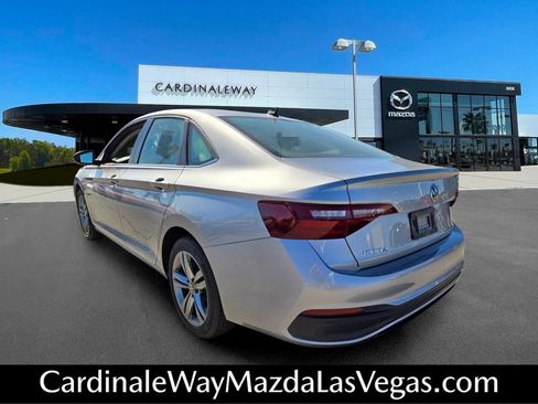 Used 2024 Volkswagen Jetta SE FWD image 3