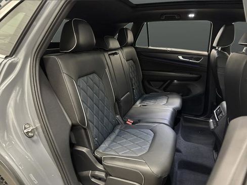 Used 2024 Volkswagen Atlas Cross Sport SEL Premium R-Line image 32