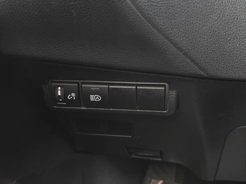 Used 2024 Toyota Corolla Cross LE FWD image 14