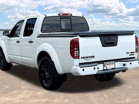 Used 2021 Nissan Frontier SV w/ Midnight Edition Floor Mats AWD/4WD image 5