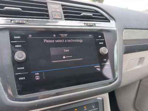 Used 2022 Volkswagen Tiguan SE FWD image 16