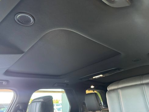 New 2026 Land Rover Discovery Limited Edition AWD/4WD image 19