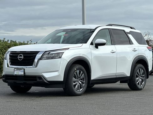 New 2025 Nissan Pathfinder SV image 8