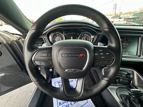 Used 2016 Dodge Challenger R/T image 10