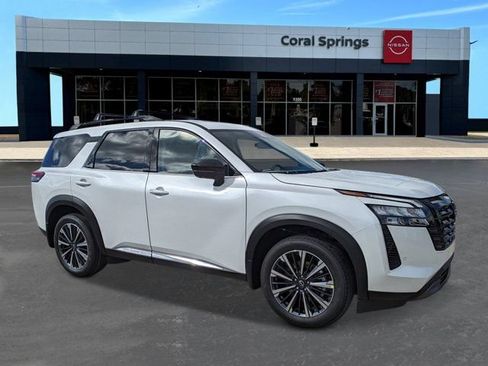 New 2026 Nissan Pathfinder Platinum w/ Cargo Package FWD image 7