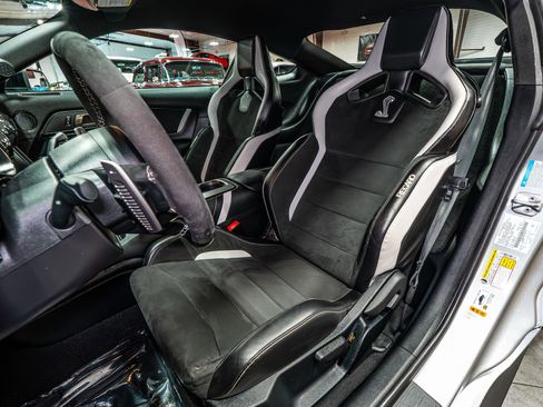 Used 2022 Ford Mustang Shelby GT500 w/ Carbon Fiber Track Pack image 12