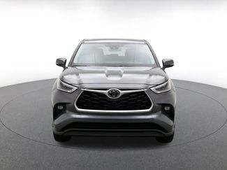 Used 2025 Toyota Highlander LE FWD video 2