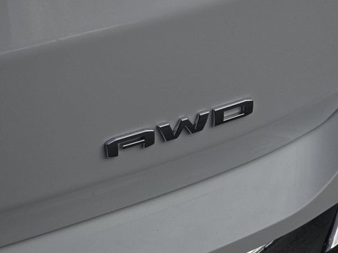 Used 2022 GMC Terrain SLT image 27