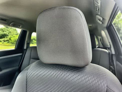 Used 2018 Toyota Highlander LE FWD image 25