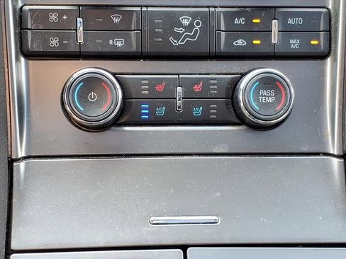 Used 2010 Ford Taurus Limited image 17