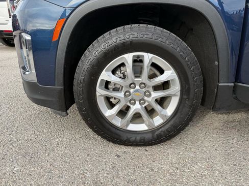Used 2022 Chevrolet Traverse LS image 22