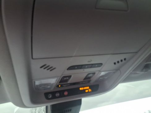 Used 2022 Chevrolet Equinox Premier FWD image 22