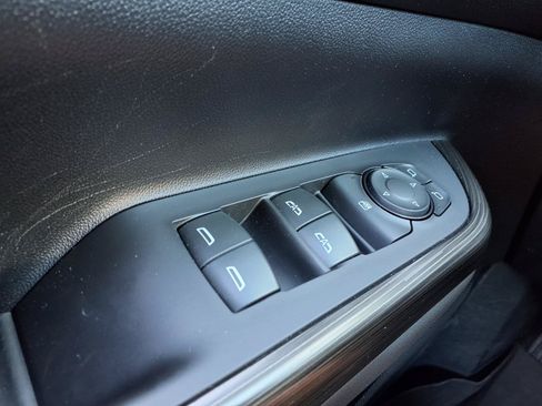 Used 2023 GMC Acadia SLT w/ LPO, Floor Liner Package FWD image 24