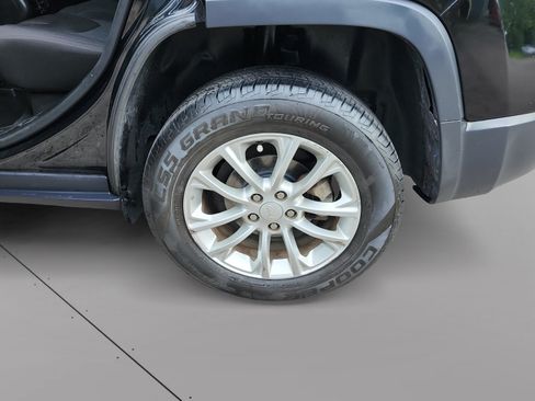 Used 2019 Jeep Cherokee Latitude w/ Popular Appearance Group FWD image 14