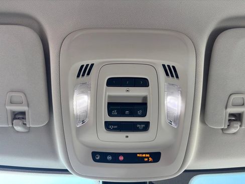 Used 2023 Buick Envision Avenir AWD/4WD image 20