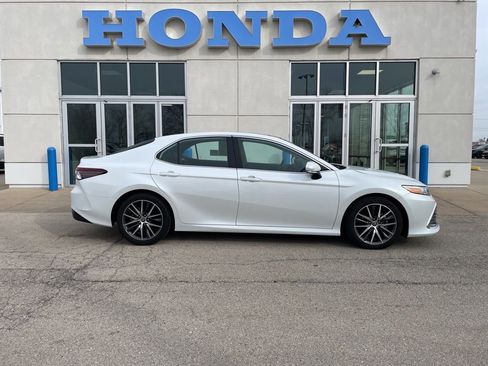 Used 2024 Toyota Camry XLE w/ Navigation Package image 4