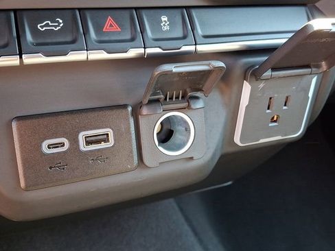 Certified 2025 Chevrolet Silverado 1500 Custom AWD/4WD image 22
