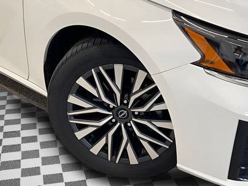 Used 2025 Nissan Altima 2.5 SV FWD image 27