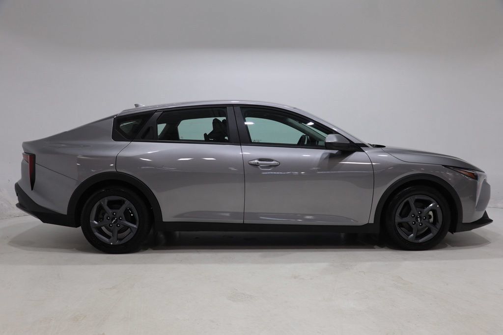 Used 2025 Kia K4 FWD image 9