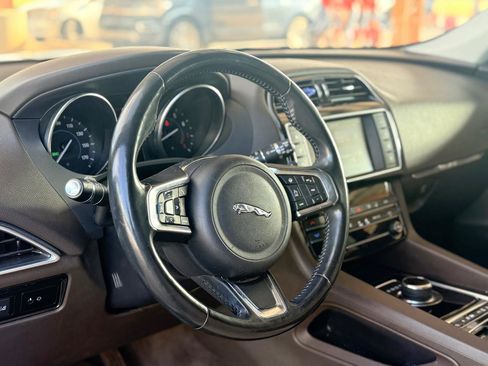 Used 2018 Jaguar F-PACE Prestige AWD/4WD image 15