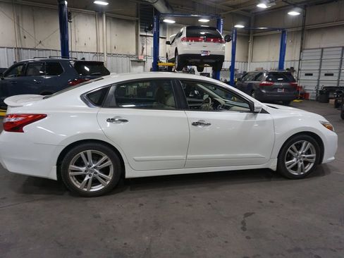 Used 2017 Nissan Altima 3.5 SL w/ 3.5SL Technology Package FWD image 24