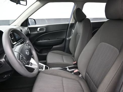 Used 2022 Hyundai Venue SE FWD image 10