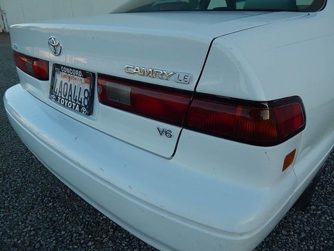Used 1998 Toyota Camry LE image 10