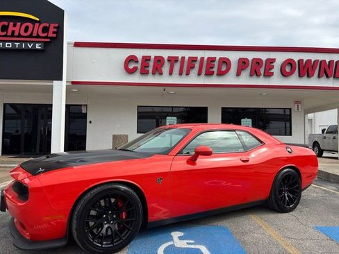 Used 2016 Dodge Challenger SRT Hellcat image 3