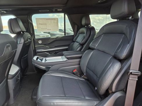 New 2026 Lincoln Navigator Reserve AWD/4WD image 17