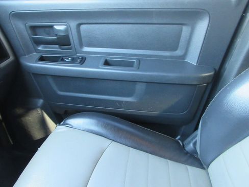 Used 2012 RAM 2500 ST w/ Chrome Appearance Group image 32