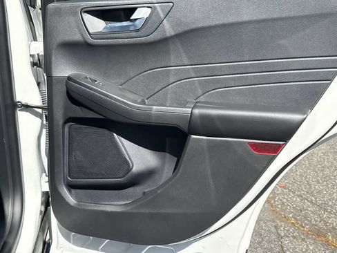 New 2024 Ford Escape SE FWD image 15