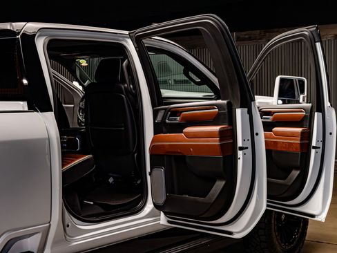 Used 2025 GMC Sierra 2500 Denali Ultimate image 31