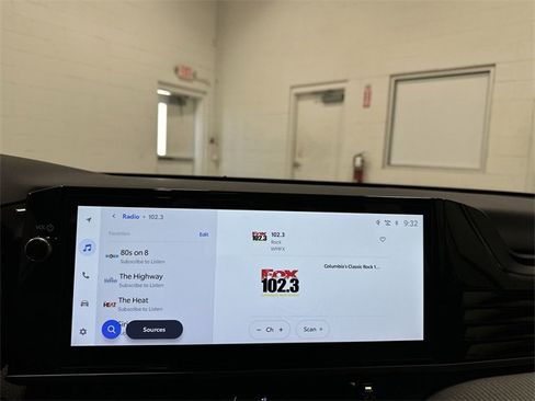 Used 2025 Toyota Camry SE image 33