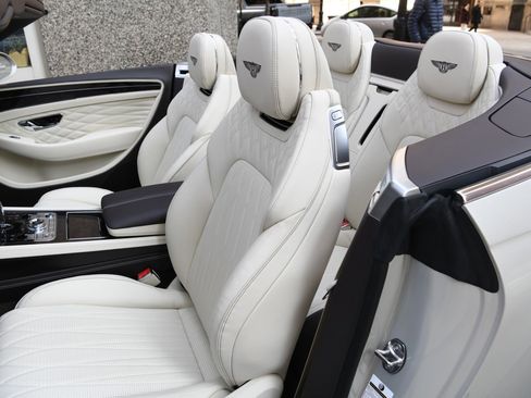 Used 2024 Bentley Continental GT image 9